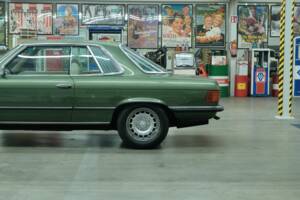 Image 6/50 de Mercedes-Benz 350 SLC (1973)