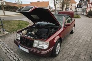 Bild 10/12 von Mercedes-Benz 300 CE-24 (1992)
