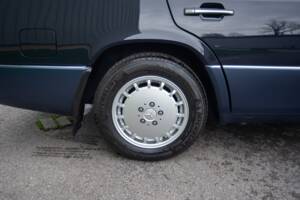 Bild 25/26 von Mercedes-Benz 300 TE (1992)