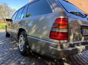 Bild 8/33 von Mercedes-Benz E 200 T (1994)