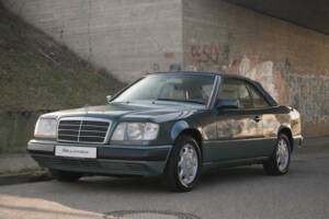 Bild 16/30 von Mercedes-Benz 300 CE-24 (1992)