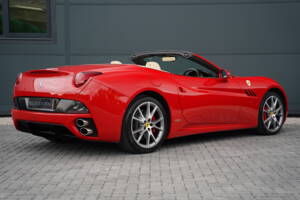 Image 3/50 of Ferrari California (2010)