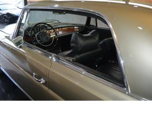 Immagine 9/48 di Mercedes-Benz 280 SE 3,5 (1971)