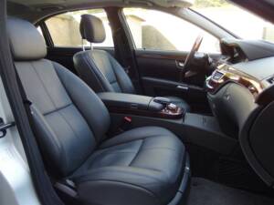 Image 48/98 of Mercedes-Benz S 500 L (2007)