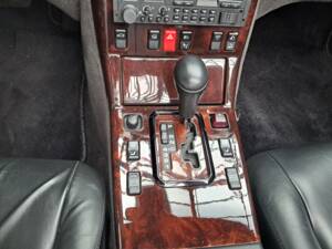 Image 19/50 of Mercedes-Benz SL 320 (1998)