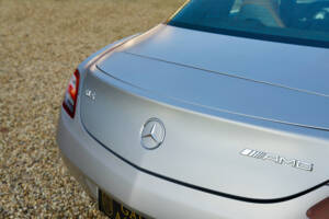 Image 25/50 of Mercedes-Benz SLS AMG (2011)