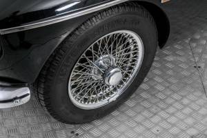 Image 26/50 of MG MGC GT (1969)