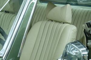 Image 22/50 de Mercedes-Benz 350 SLC (1973)
