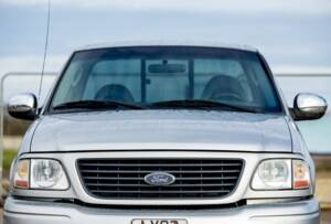 Image 23/50 of Ford F-150 SVT Lightning (2002)