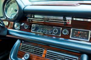 Imagen 149/199 de Mercedes-Benz 280 SE 3,5 (1971)