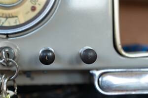 Image 38/50 of Morris Minor 1000 (1958)