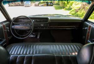 Image 16/28 of Ford LTD Country Squire (1968)
