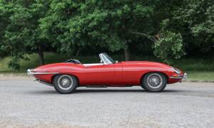 Image 2/41 de Jaguar E-Type 3.8 (1964)