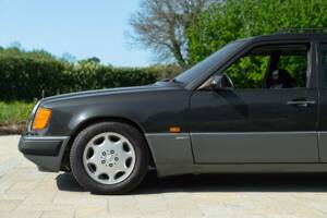 Immagine 17/44 di Mercedes-Benz 200 TE (1992)