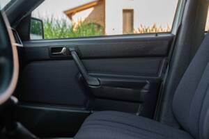 Afbeelding 25/44 van Mercedes-Benz 190 E (1987)