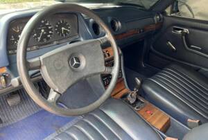 Image 2/8 of Mercedes-Benz 230 CE (1982)