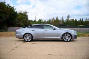 Bild 7/50 von Jaguar XJ 5.0 (2010)