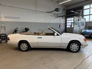 Bild 7/34 von Mercedes-Benz E 320 (1996)