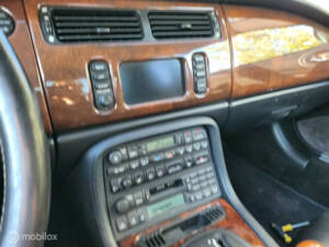 Image 24/35 of Jaguar XKR (1998)