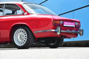 Image 7/17 of Alfa Romeo 2000 GT Veloce (1972)