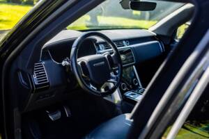 Image 19/49 of Land Rover Range Rover V8 Armoured (2022)