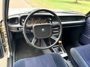 Image 11/22 of BMW 2002 (1975)
