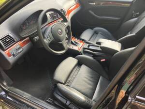 Image 32/49 of ALPINA B3 S Touring (2002)