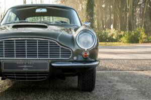 Immagine 11/36 di Aston Martin DB 6 Mk II (1970)