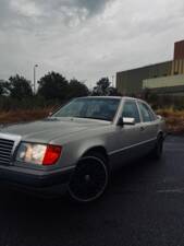 Bild 4/13 von Mercedes-Benz 260 E (1989)