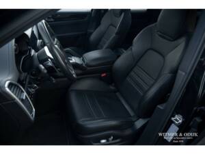 Image 6/32 of Porsche Cayenne Coupé E-Hybrid (2020)