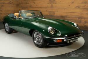 Image 4/19 of Jaguar E-Type (1970)