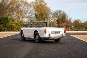 Image 8/42 of Triumph TR 4A (1966)