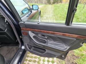 Image 37/58 of BMW 750i (1997)