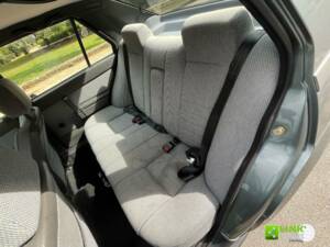 Image 17/22 de Alfa Romeo 75 1.8 (1988)