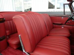 Image 14/23 of Mercedes-Benz 220 SE Cabriolet (1959)