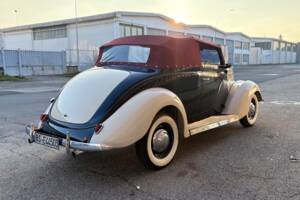 Image 6/26 de Ford V8 Deluxe Club Cabriolet (1937)