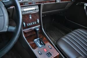 Image 30/79 de Mercedes-Benz 560 SL (1988)