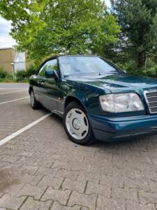 Afbeelding 37/38 van Mercedes-Benz E 200 (1995)