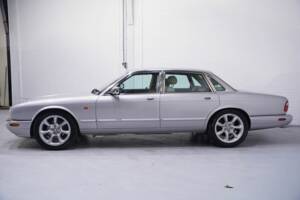 Bild 6/8 von Jaguar XJR 4.0 (2000)