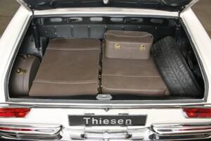 Image 25/27 of Mercedes-Benz 300 SE (1967)