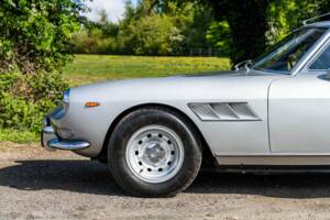 Image 34/49 de Ferrari 330 GT 2+2 (1966)