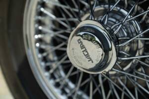 Image 19/50 de Jaguar E-Type (1968)
