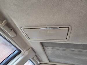 Image 45/103 de Mercedes-Benz 300 SE (1991)