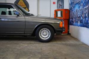 Image 34/36 de Mercedes-Benz 280 E (1982)