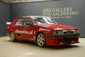 Image 32/50 de Alfa Romeo 75 3.0 V6 QV (1990)