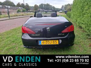 Bild 5/23 von Peugeot 307 CC 2.0i (2005)