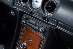 Image 14/38 of Mercedes-Benz 350 SL (1973)