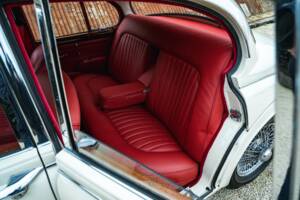 Bild 37/51 von Jaguar 240 (1968)