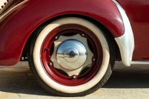 Image 16/50 of Renault 4 CV Décapotable (1957)