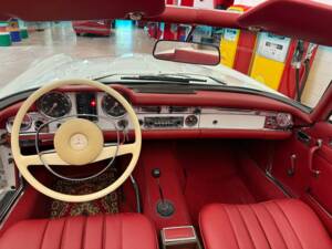 Image 10/22 of Mercedes-Benz 280 SL (1968)